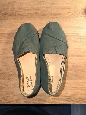 Toms Classic Canvas Slip-On Flats in Olive